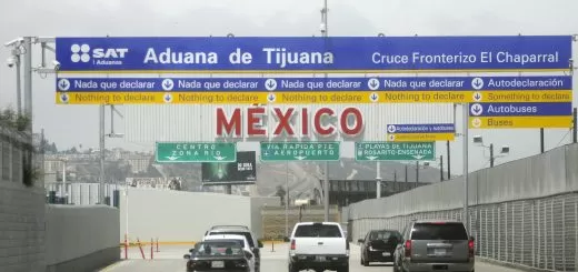 Picture of el chaparral crossing in Tijuana, Mexico.